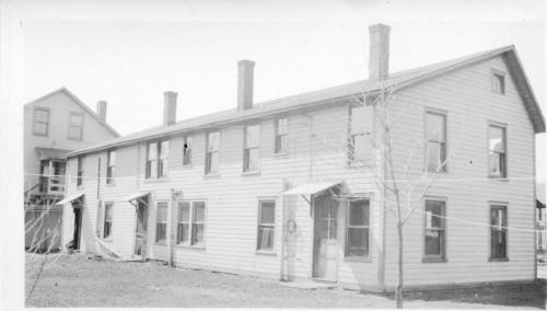 Apts-Built-by-Sanders-1915-Near-RR-Now-bank-parking-lot